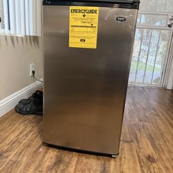 Mini Fridge 