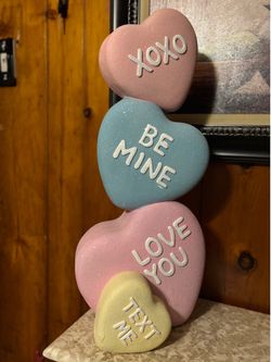 Cupcakes and Cashmere Valentines Statue