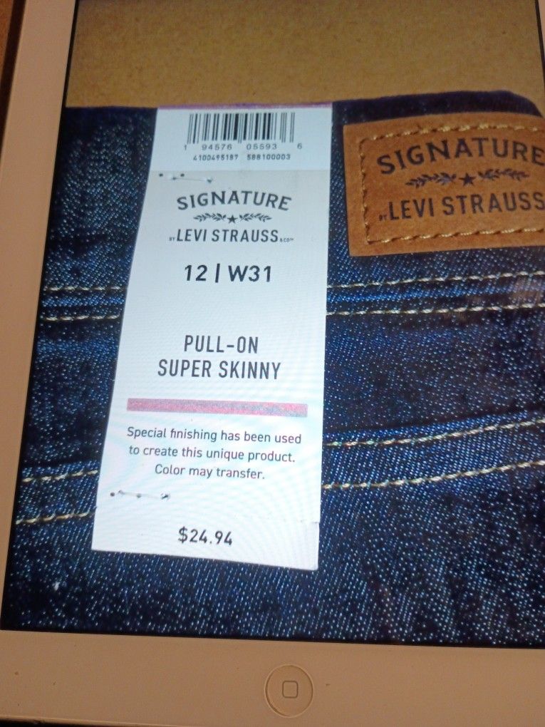 SIGNATURE LEVI STRAUSS & CO. PULL ON SUPER SKINNY DENIM JEANS SIZE 12/ W 31