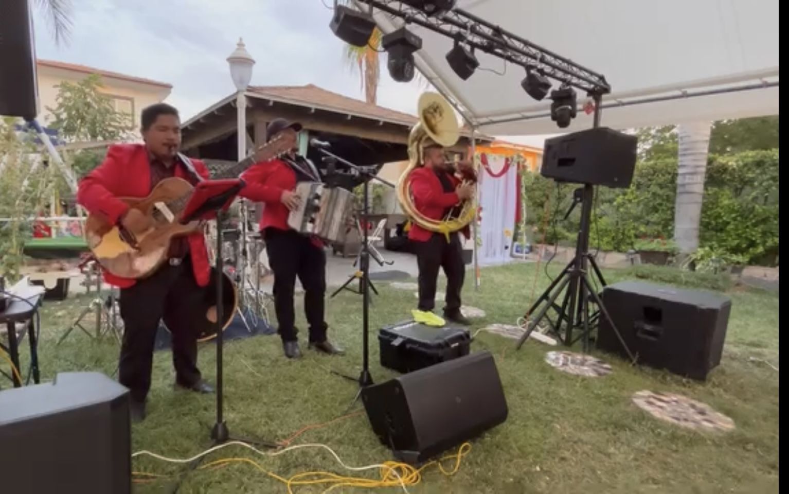 Grupo Norteño Con Tuba
