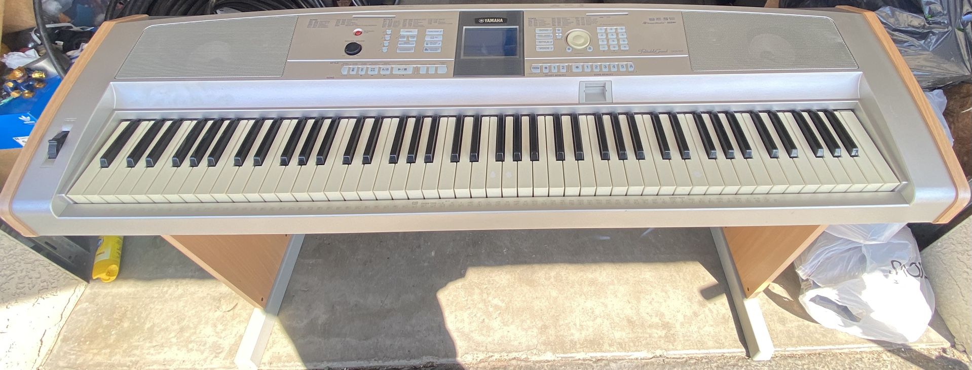Yamaha DGX-505 Portable Grand Piano Full-size Keyboard 88 Keys with Stand