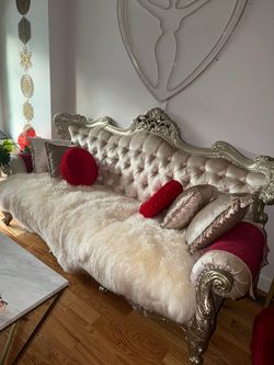 Baroque Tufted Velvet Sofa Champagne Gold Frame Mint condition