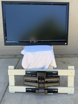 36" VIZIO DOLBY HDMI DIGITAL LED FLAT SCREEN TV with WALL MOUNT