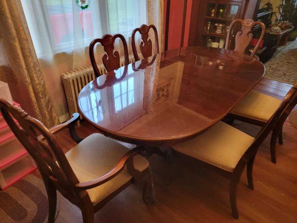 Cherry Dining Room Table And 6 Chairs