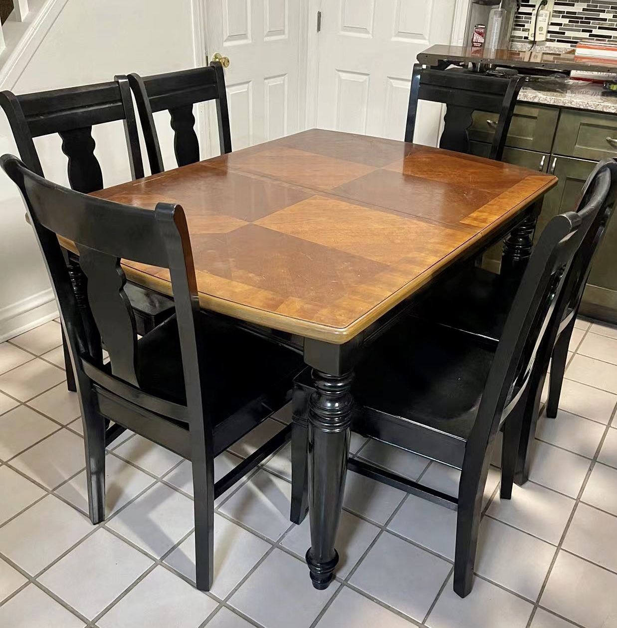 Dinning Table With 6 Chairs Like New