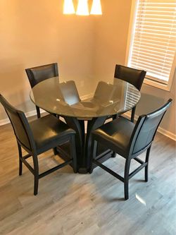😍 Brand new wooden 5 piece round glass high top dining table set with chairs. • PAY AFTER DELIVERY 🚚