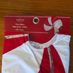 Brand new Ashland Christmas tree skirt still with the original tag.