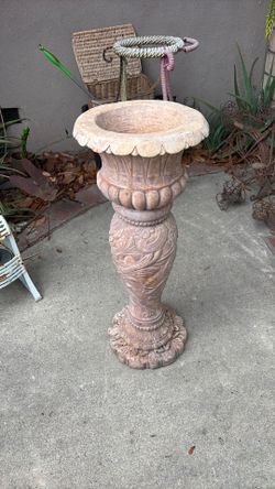 Neo classical style Campania form garden urn Neo classical style Campania form garden urn