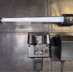Streamlight with wand and charger