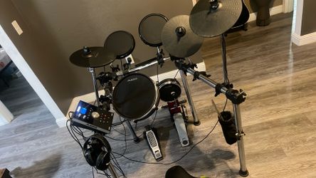 Alesis command x 8 piece electronic drum set Tested & Working See All Picture