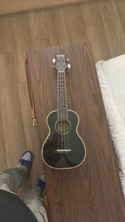 Mitchell ukulele