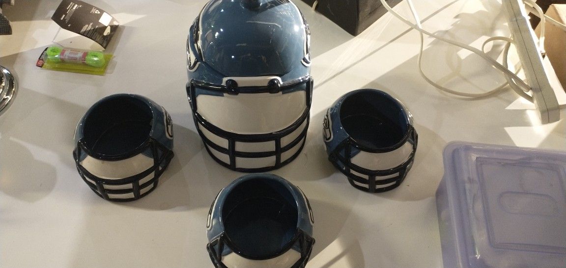 Seattle Seahawks Large Snack Bowl With 3 Small Snack Bowls