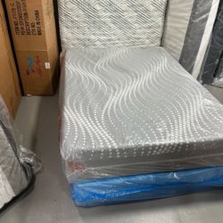 New full size mattress and box