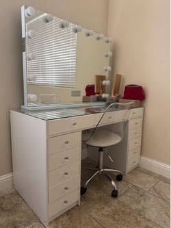 White vanity w/Chair