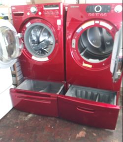 LG front load washer and electric dryer Samsung set with pedestals in excellent conditions