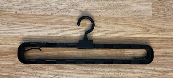 Expandable hanger with swivel hook