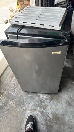 Mini fridge