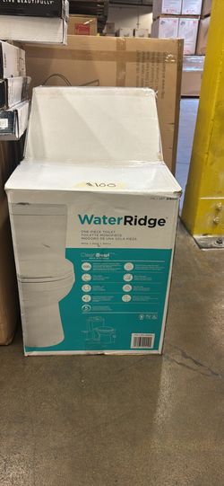 Water ridge one piece toilet