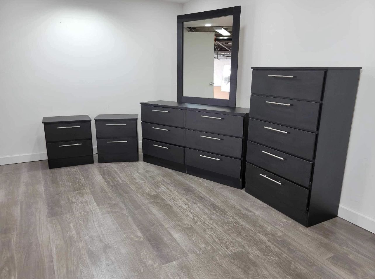 Dresser Whit Mirror, Chest And 2 Nightstands - Cómoda Con Espejo, Gavetero Y 2 Mesitas De Noche