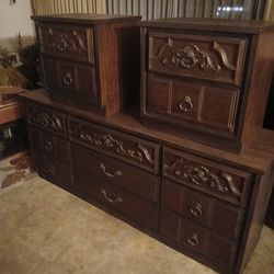 Bedroom set/all wood dresser