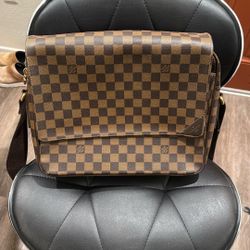 Louis Vuitton Leather Shoulder Bag 