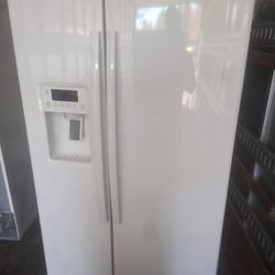 GE Refrigerator 