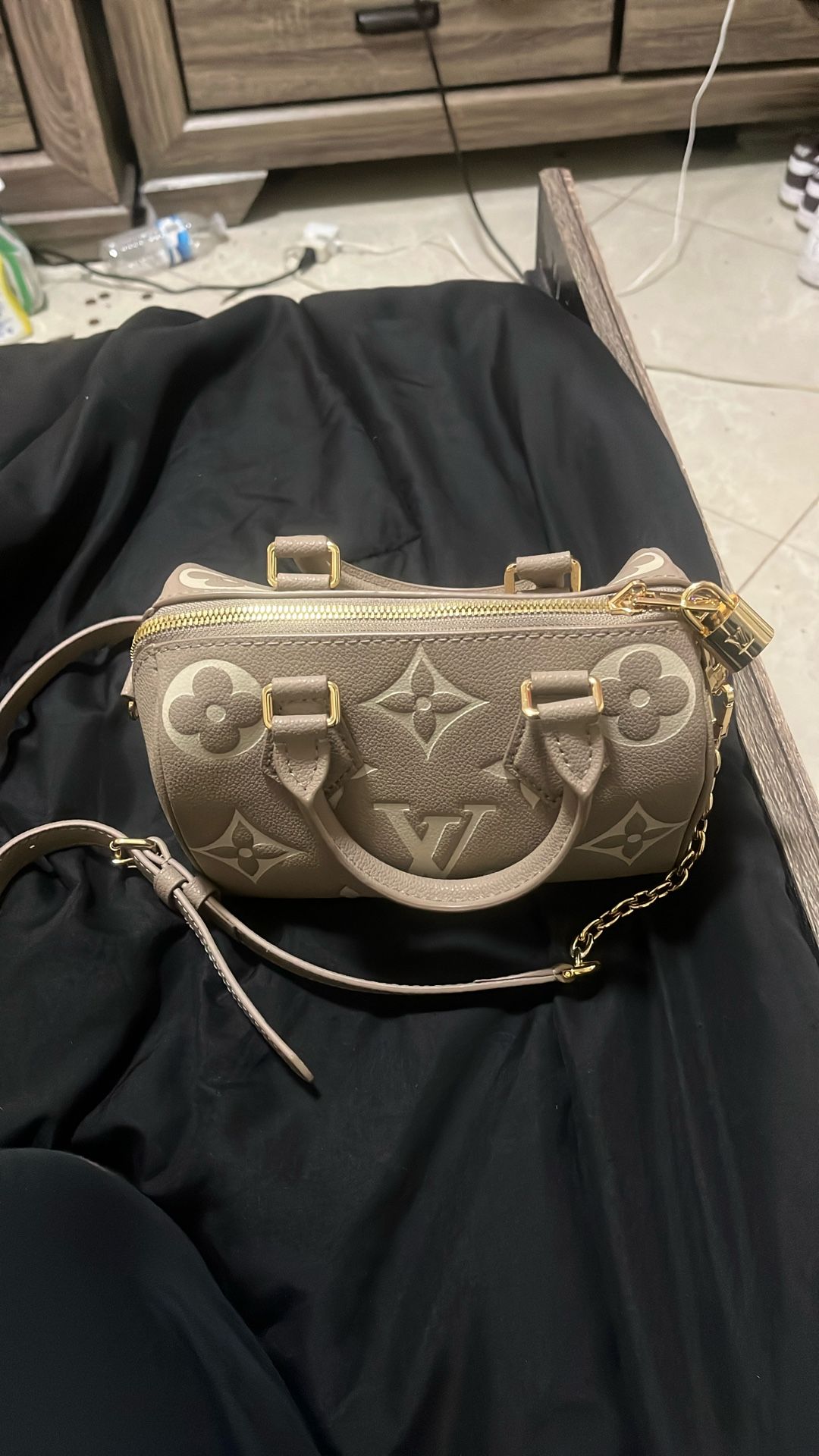 louis vuitton crossbody and hand bag
