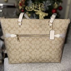 Coach  Light Khaki  Bags / Size: Large