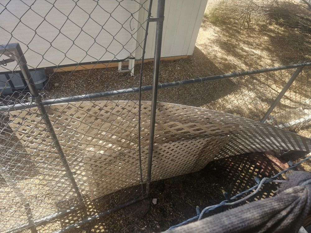 Free Gate Fence Dog Kennel