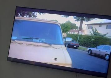 48 in tv comes with wall mount