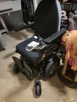 Quantum Edge 2.0 power chair