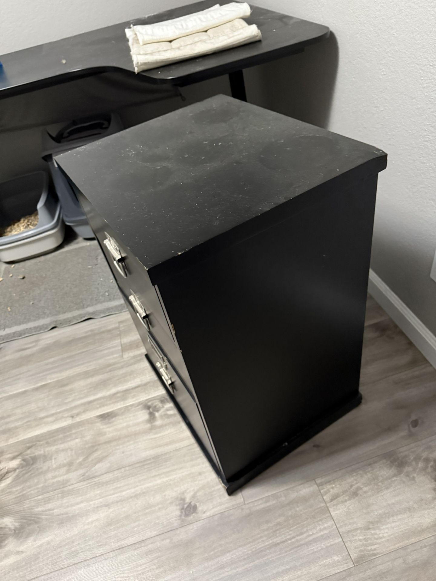 Filing cabinet Table