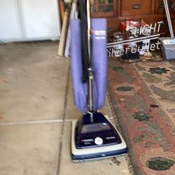 SANITAIRE hey duty vacuum works perfect with a good condition