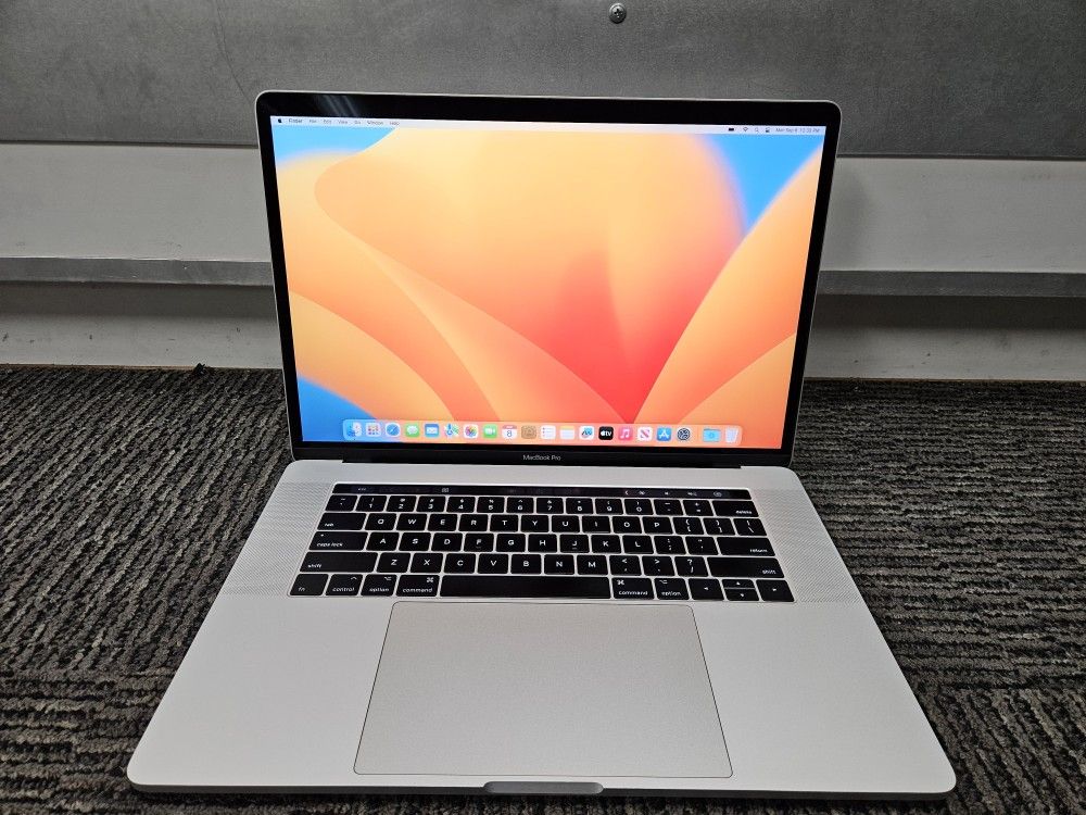 Apple Macbook Pro 15" Quad Core I7 Laptop 16 GB RAM 256 GB SSD