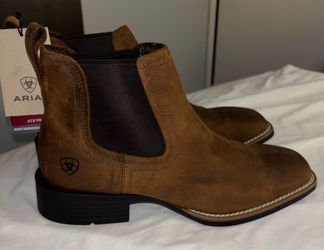 New Ariat Booker Ultra Distressed Tan boots for sale. Size 11. Retails for $159 only $80.