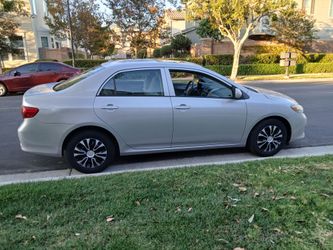 2010 Toyota Corolla LE automático título limpio smog check ✅ en mano motor transmisión exelente todo le funciona bien AC frío y caliente solo gente se