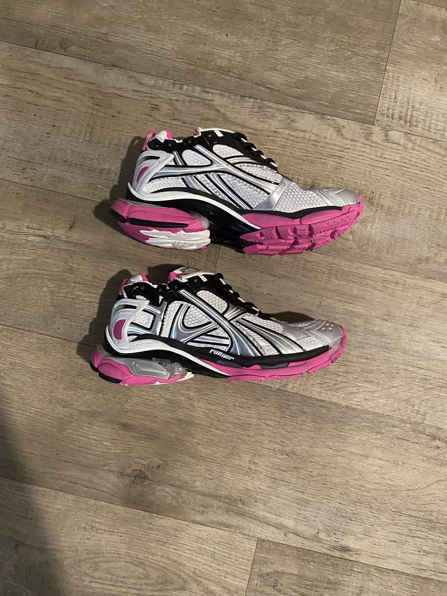 Balenciaga Runner ‘worn-out’  pink silver