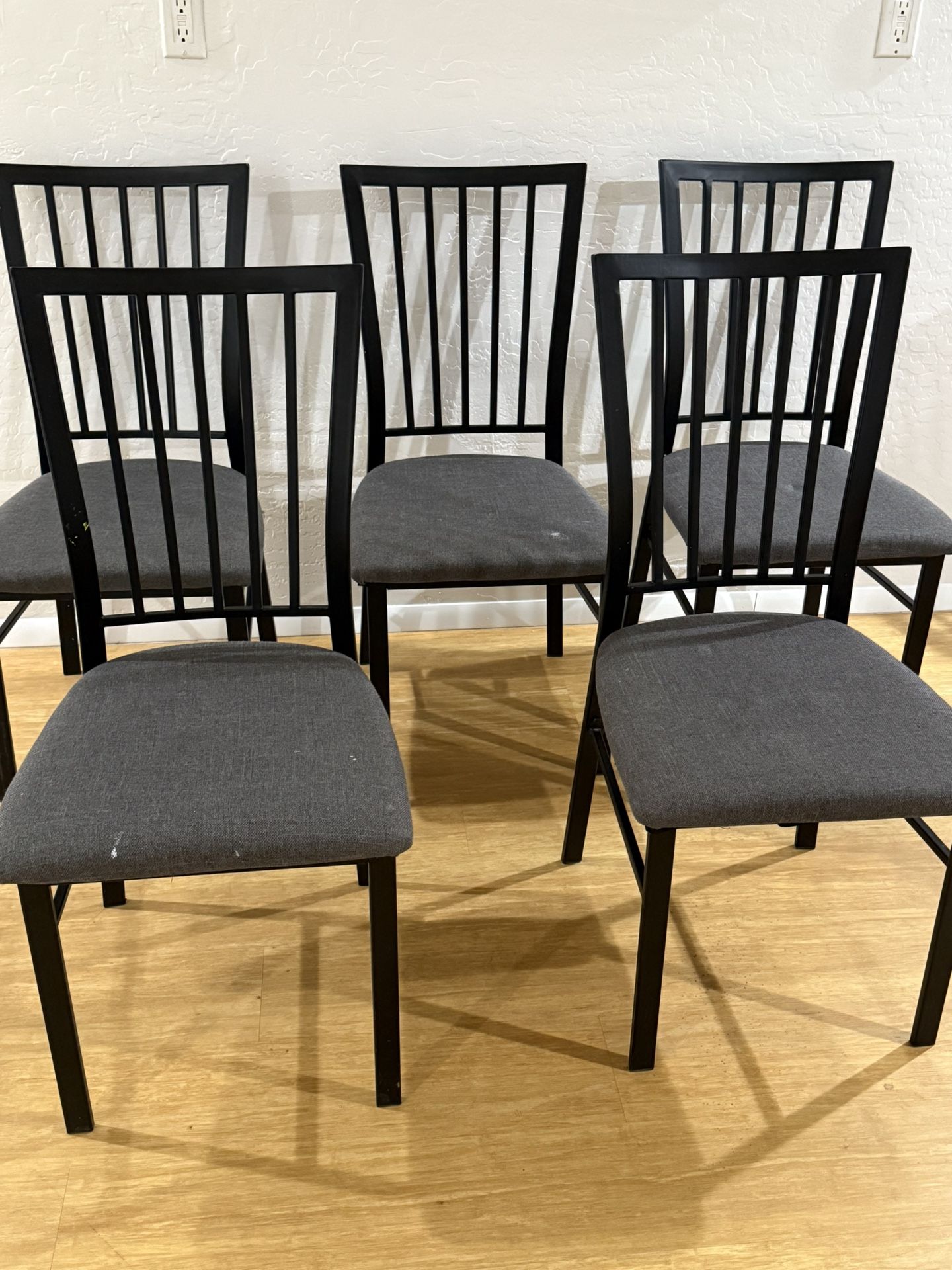 Dinning room chairs (5)