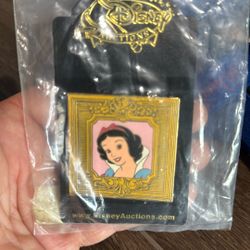 Disney Auctions Snow White Gilded Frame LE 500 Pin