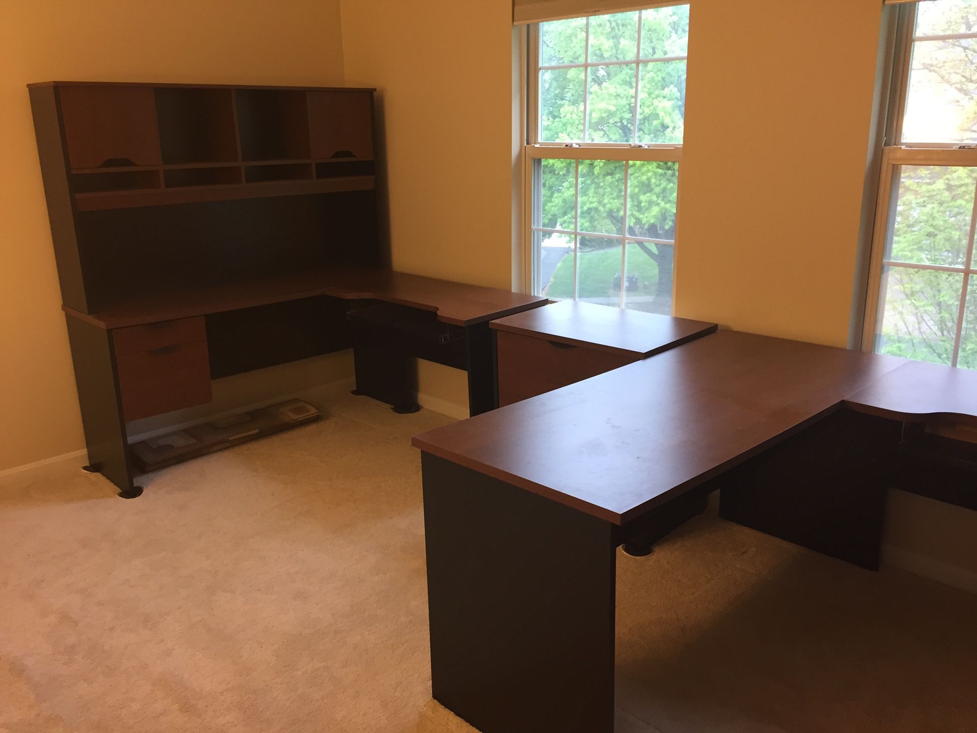 Workstation with hutch. No file cabinet. Best offer