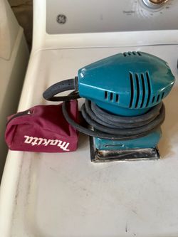 Makita Cord Sander - BO4552