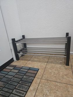 Modern Metal Shoe Rack – Holds 10–12 Pairs – Great Condition