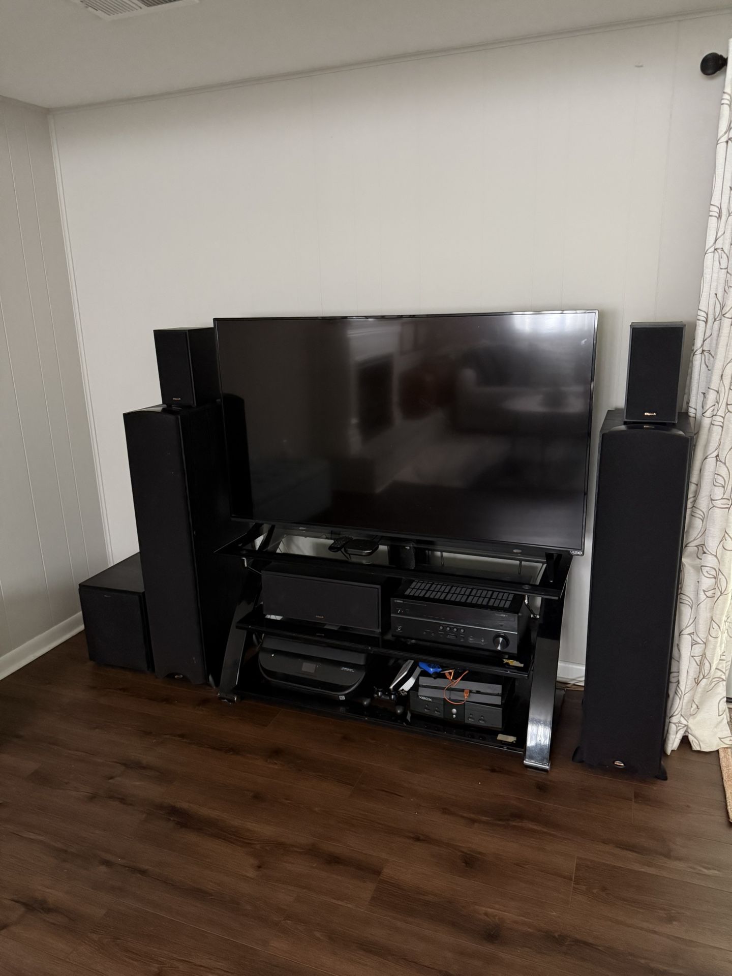 Klipsch 5.1 Surround Sound System w/ Yamaha RX-V685 Reciever