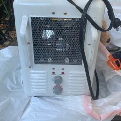 Small Heater 15oo Watts 20$ 