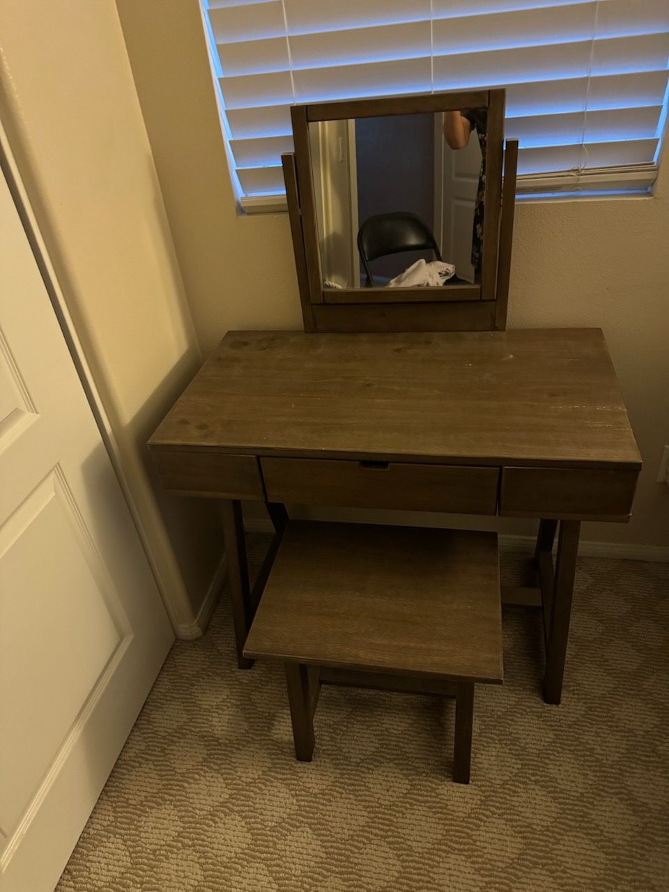 Vanity / Small Desk