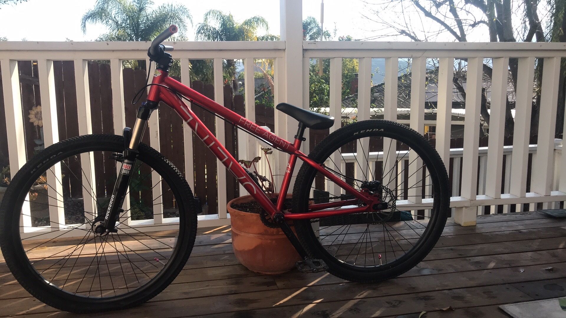 Free agent dirt jumper