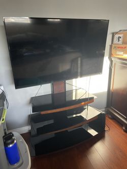 40 inch Vizio 1080 HD TV W/ Stand