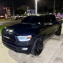  Dodge ram 1500 big horn    2021  escalade/f-350/tahoe/suburban/q50s/Qx56/f-250/chevrolet/cadillac/lexus/gmc/bmw/ford/fx37