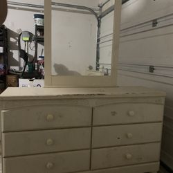 Beds for twin beds and dresser for sale