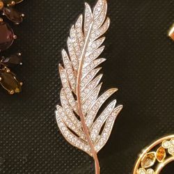 Ladies Rhinestoned Jewelry Pin (Brooch)